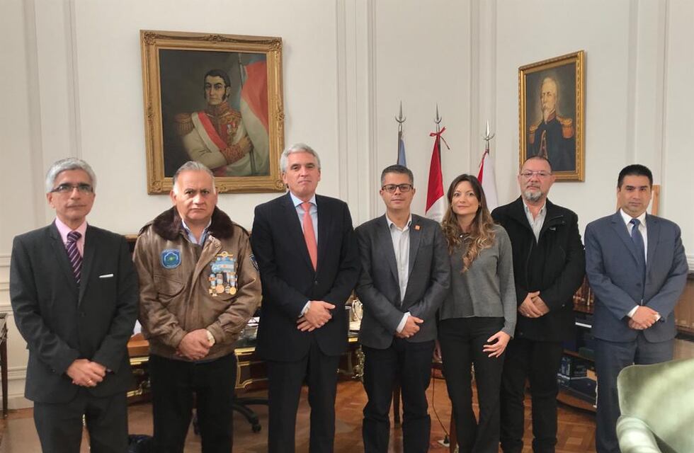 Agradecimiento al pueblo Peruano por su apoyo incondicional durante el conflicto del Atlántico Sur