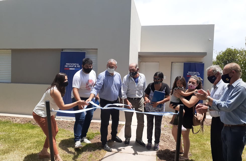 Firman convenios para la construcción de viviendas en el Departamento Castellanos