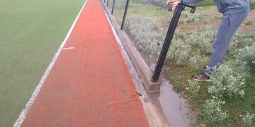 Vándalos destruyeron el cierre perimetral y provocaron daños en los vestuarios entre otros sectores del predio.