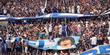 Un marco impactante en el Kempes. La gente de Talleres esperaba más, tras un deslucido primer tiempo (Ramiro Pereyra / La Voz)