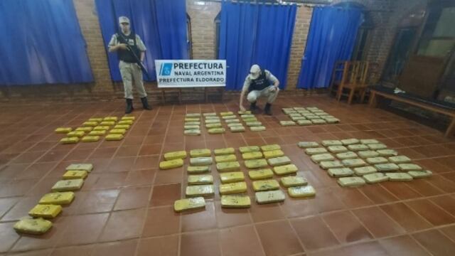 Prefectura Naval Argentina incauta más de 100 panes de marihuana en Eldorado.