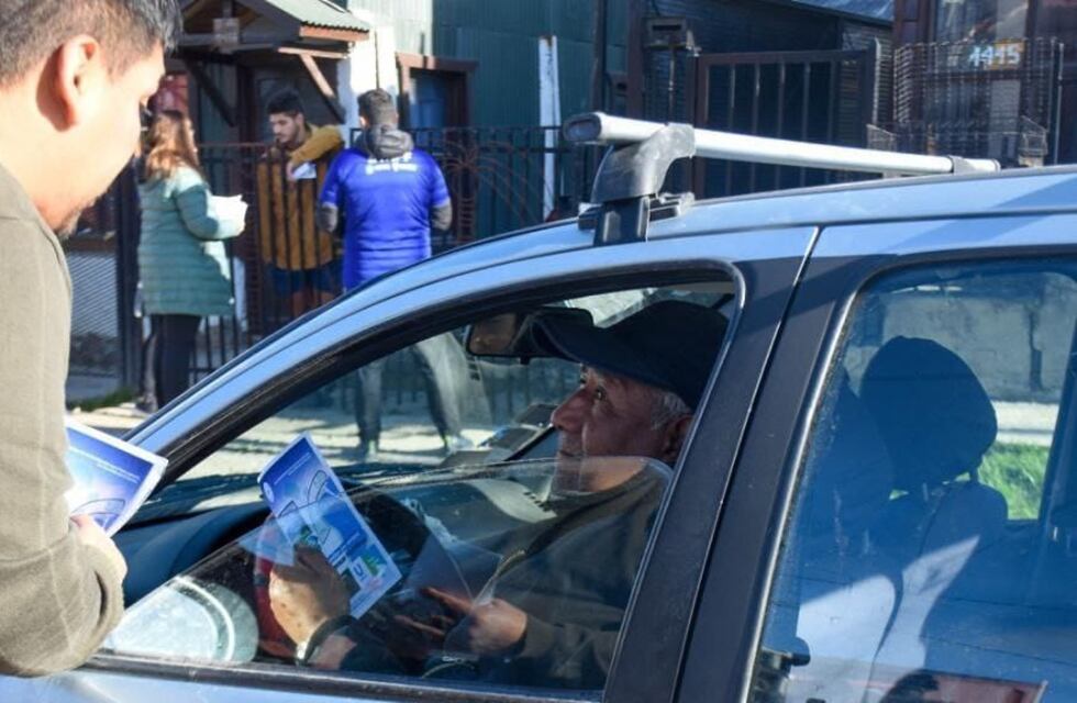 El IMD recorrió los barrios Kaupén y Felipe Varela invitando a vecinos y vecinas a la bicicleteada “Pensar Malvinas”
