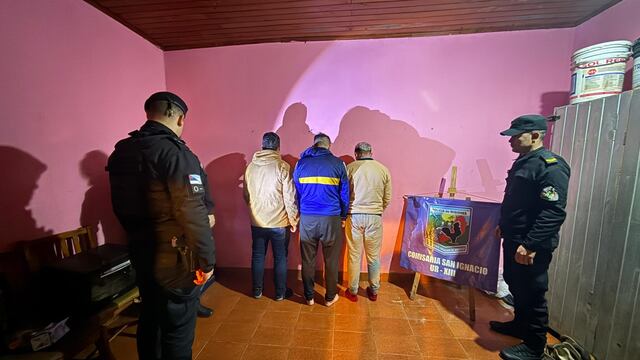 Cayeron tres delincuentes con motos robadas cuando intentaban huir al monte en San Ignacio.