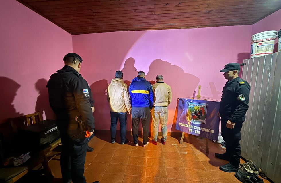 Cayeron tres delincuentes con motos robadas cuando intentaban huir al monte en San Ignacio