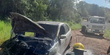 Eldorado: incendio consumió su automóvil mientras circulaba en él.