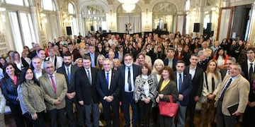Jaldo anunció un beneficio retroactivo de $140 millones para igualar condiciones con docentes públicos.