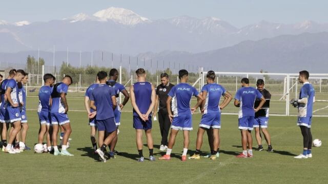 Diego Flores analiza cómo salir de la grave situación por la que atraviesa Godoy Cruz en la Liga Profesional, donde no gana y lucha por el descenso.