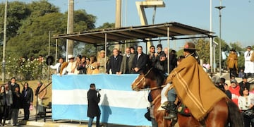 Desde las alturas en su monumento ecuestre, la figura del general Manuel Eduardo Arias presidió los actos realizados en su memoria este lunes en Jujuy.