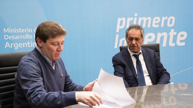 El gobernador Melella entregó el plan de ampliación de la matriz productiva fueguina al ministro Scioli