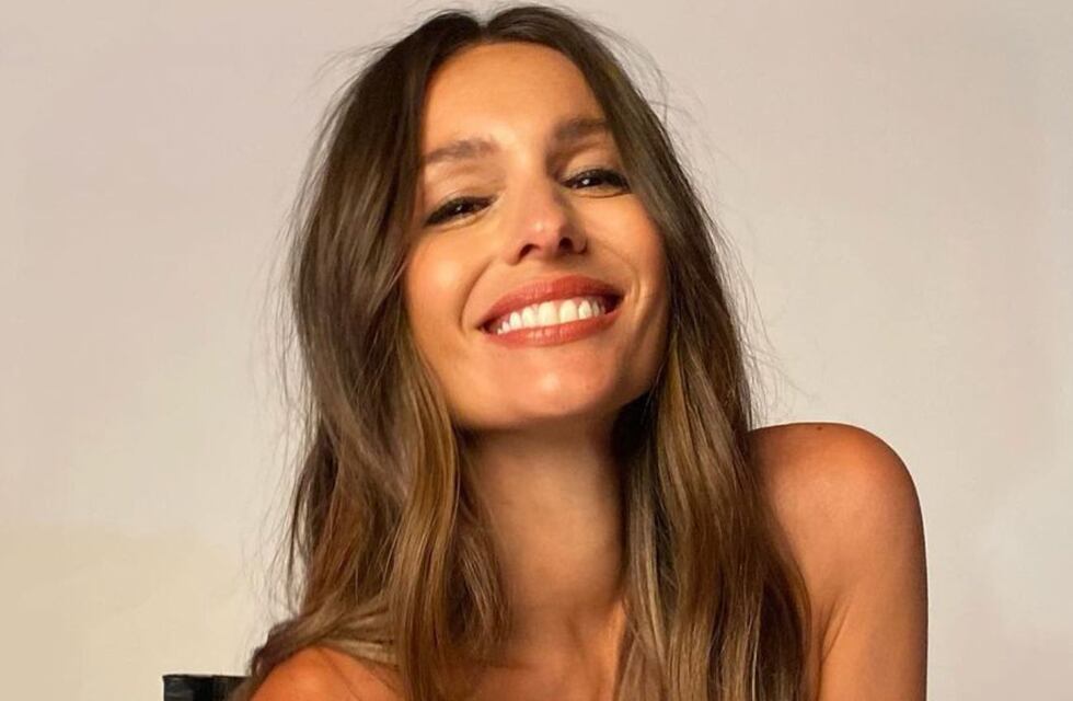 A puro brillo y transparencias, Pampita derrochó sensualidad en Tailandia con su look más aclamado