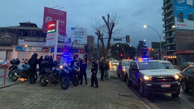 Comenzaron los operativos de control en Rosario por la nueva fase 1 con agentes municipales y personal de la Policía de Santa Fe (@mauroyasprizza).