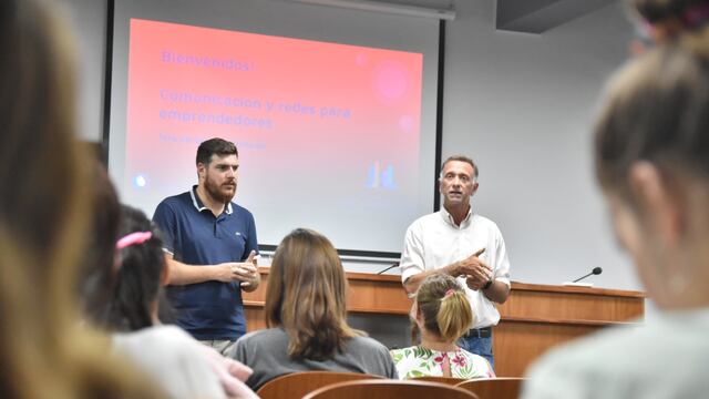 Curso sobre cómo un emprendimiento debe usar las redes sociales