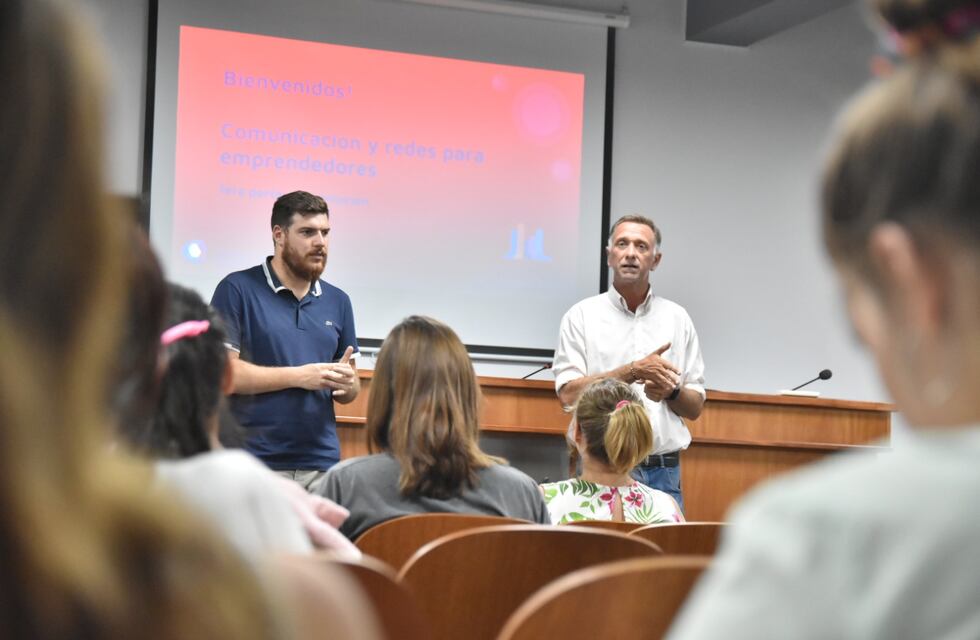 Cursos de verano: comenzó el “Taller de comunicación y redes”