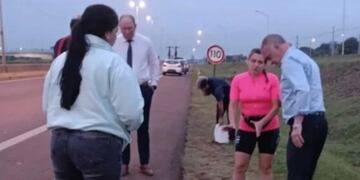 Insólito accidente en Garupá: salió corriendo tras discutir con su pareja y una motocicleta la atropelló.