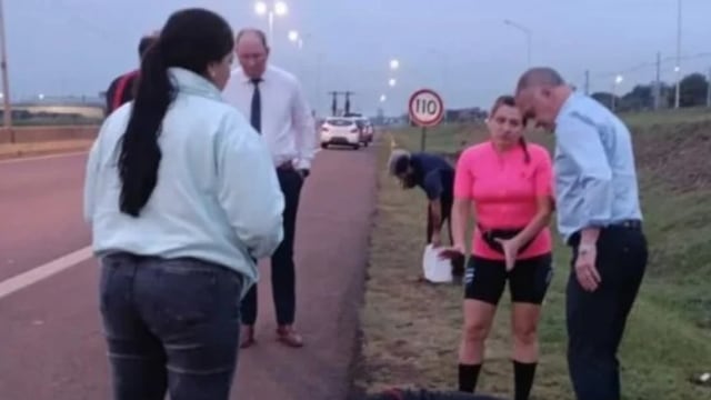 Insólito accidente en Garupá: salió corriendo tras discutir con su pareja y una motocicleta la atropelló.