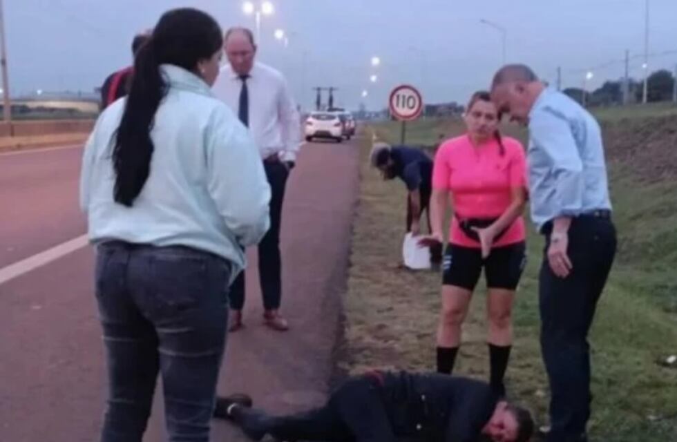 Insólito accidente en Garupá: salió corriendo tras discutir con su pareja y una motocicleta la atropelló