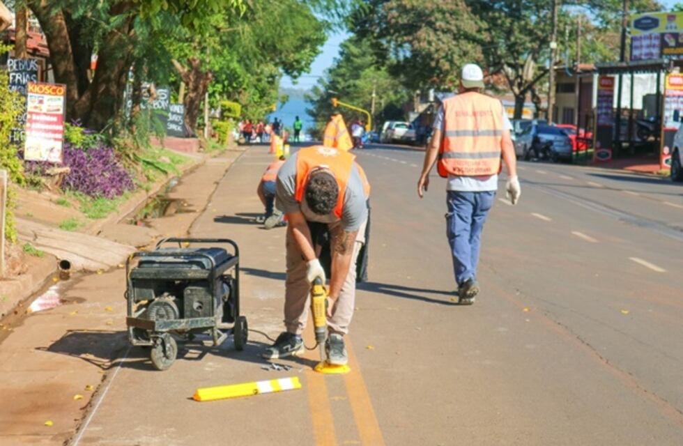 Instalación de separadores viales en las ciclovías de la capital provincial
