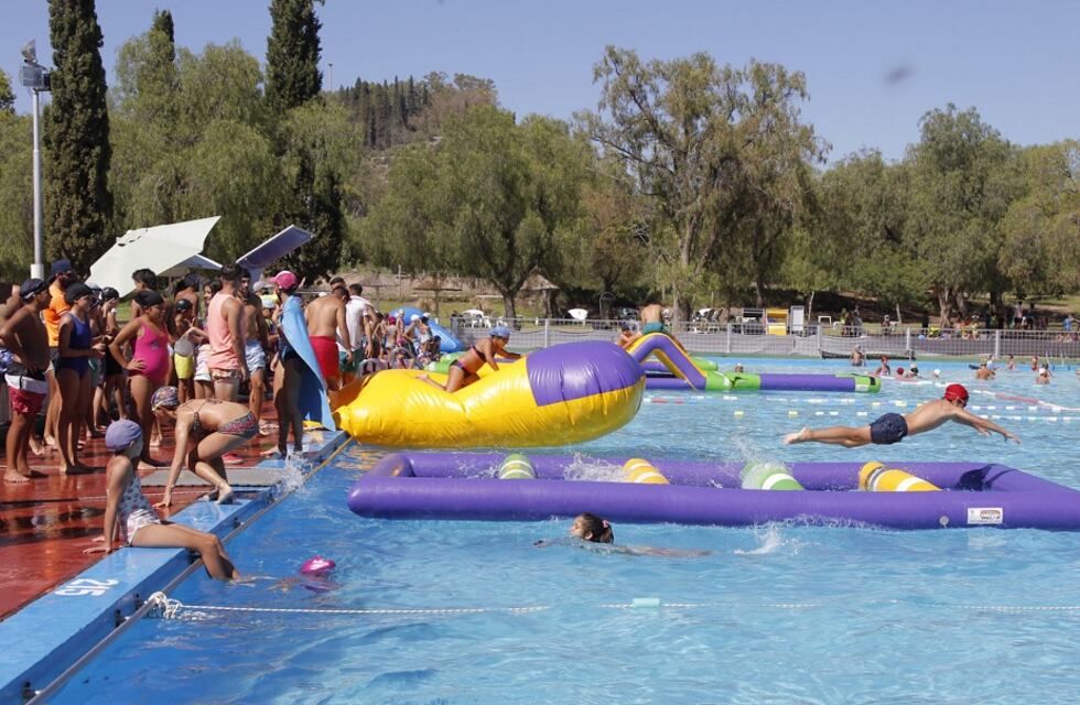 Niños y jóvenes de la UNCuyo nadarán por una causa solidaria