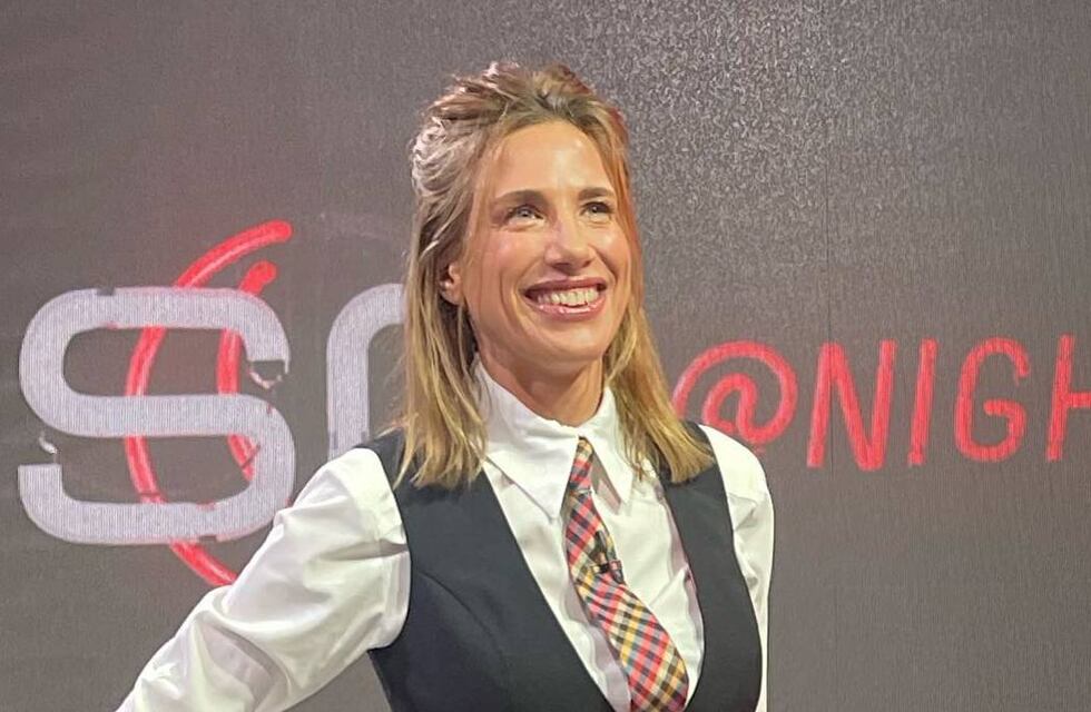 Alina Moine posó con look “muy Buenos Aires” y disfrutó de Puerto Madero