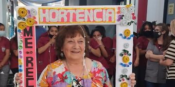 Hortencia Díaz aprobó su última materia y así se recibió del secundario.