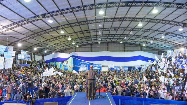 Gildo Insfrán presentó a sus candidatos ante una multitud de personas que no cumplían los protocolos