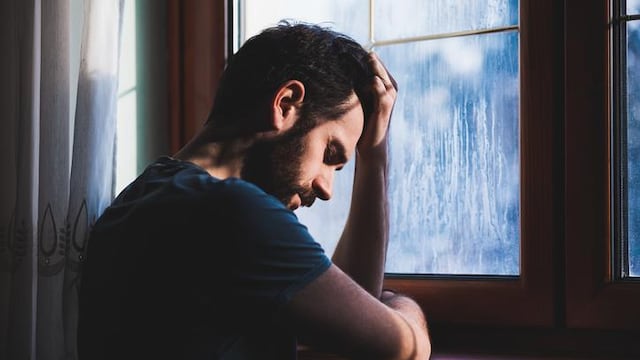 Qué significa cuando soñás con alguien que no ves hace años, según la psicología.