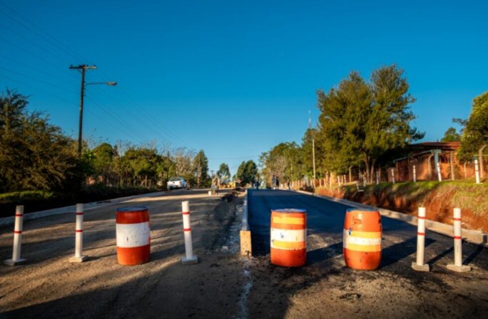 Colonia Guaraypo: la DPV ejecuta obras de pavimentación en el acceso