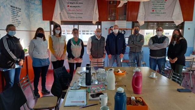 El presidente comunal de Pujato visitó la Escuela “Nuestra Señora del Carmen” (Facebook Daniel Quacquarini)