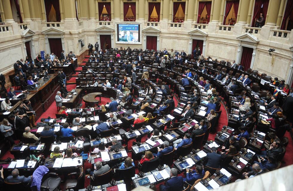 La CGT y la CTA exigen al Congreso ampliar los días de las licencias parentales