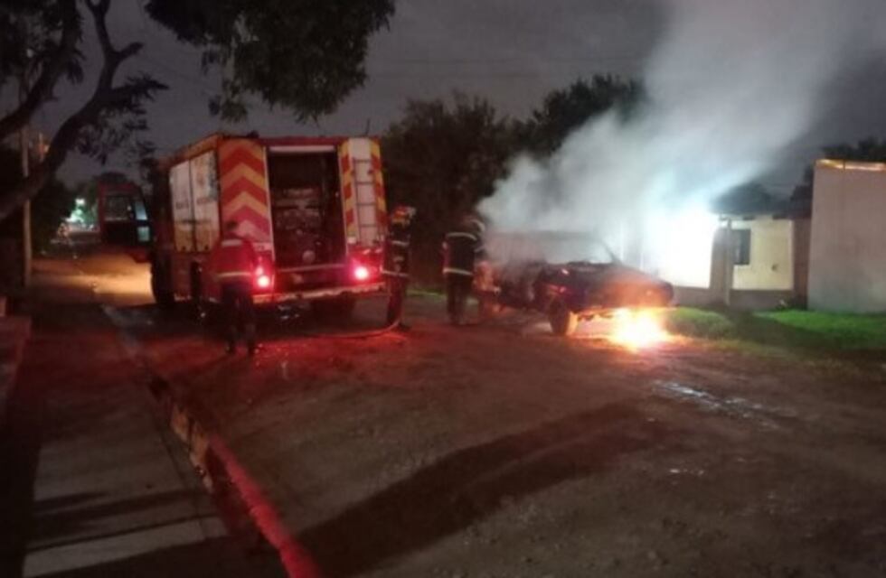 Incendio consumió totalmente un automóvil en Posadas