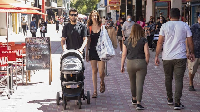 La temperatura sube rápidamente en la peatonal San Martín.