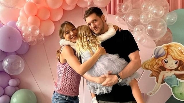 Luisana Lopilato y Michael Bublé miman a su hija Vida, quien recientemente cumplió seis años. (Instagram @michaelbuble)