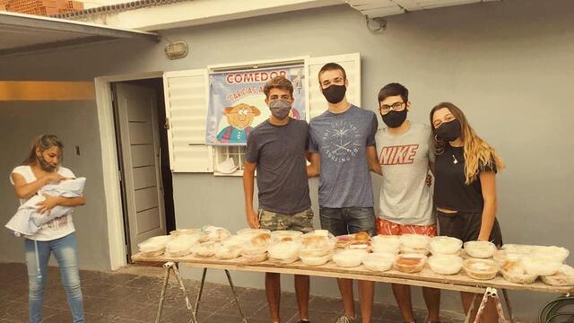 La propuesta que lleva viandas de comida a comedores y merenderos de la ciudad.