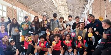 La iniciativa propone encuentros reflexivos entre adolescentes, impulsada por la Dirección de Adultos Mayores y la Secretaría de Seguridad.