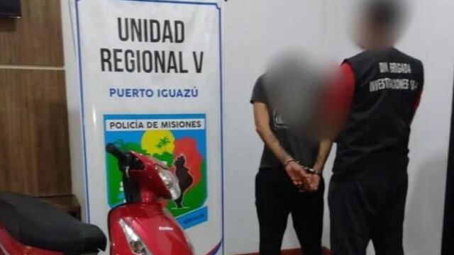 Puerto Iguazú: desmantelaban una motocicleta y fueron detenidos.