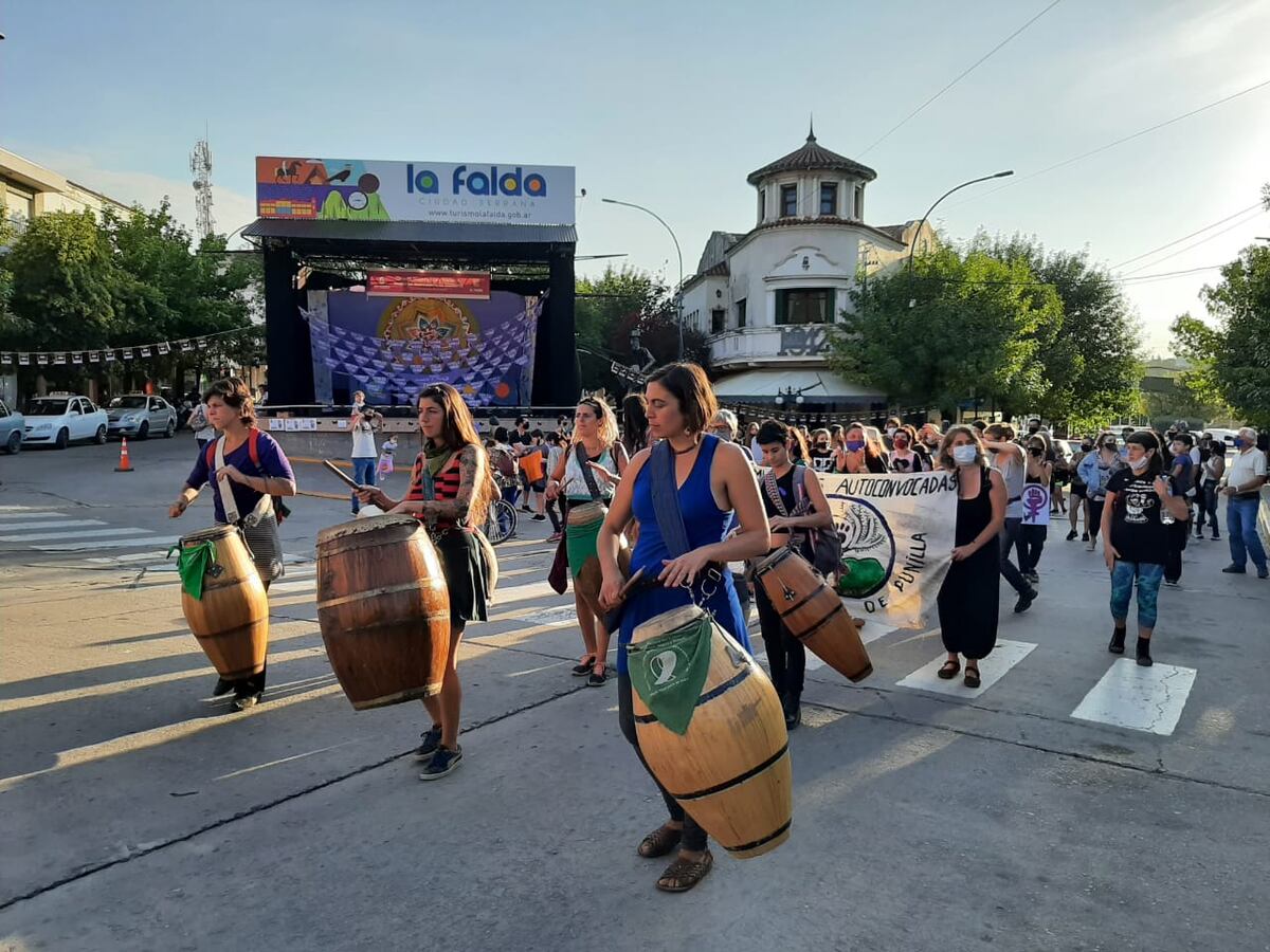 Marcha Día de la Mujer en La Falda.