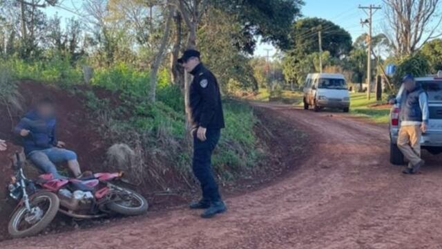 Los Helechos: motociclista resultó herido tras accidentarse con su motocicleta.