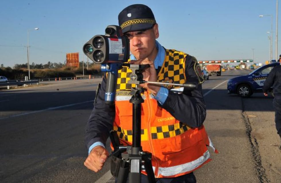 Le pegó una trompada a un policía de la Caminera de Córdoba y lo dejó sangrando