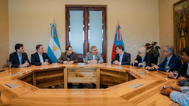 El gobernador Raúl Jalil y funcionarios nacionales discuten en Catamarca sobre el impulso de la exportación de la Fibra de Vicuña.