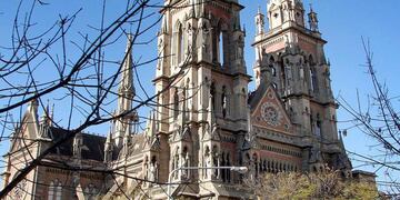 La iglesia Los Capuchinos no solo impactó por sus formas si no también por el uso de cemento armado y no de piedra, como era costumbre.