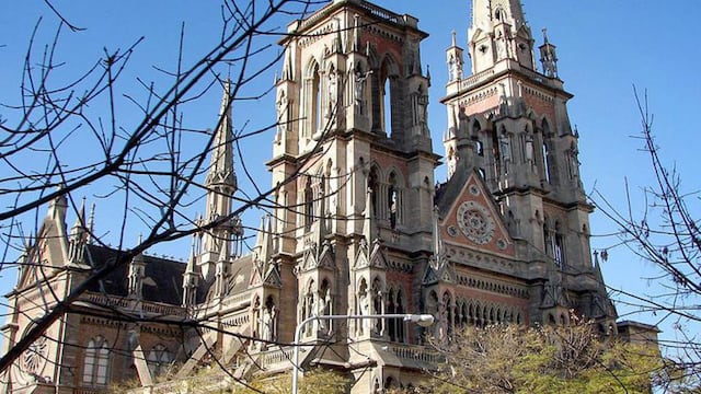 La iglesia Los Capuchinos no solo impactó por sus formas si no también por el uso de cemento armado y no de piedra, como era costumbre.