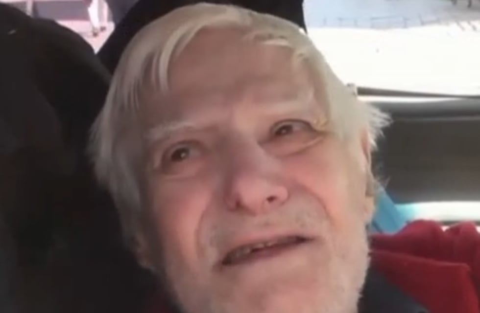 Un hombre de 76 años armó su prótesis con caños de PVC en Córdoba: “Nadie me ayuda”