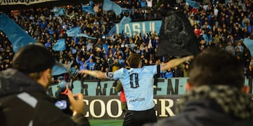 El festejo de Pablo Vegetti con la 9, como cuando lo hacía el Luifa. "Los clásicos se ganan así", destacó el presidente de Belgrano (Nicolás Bravo).