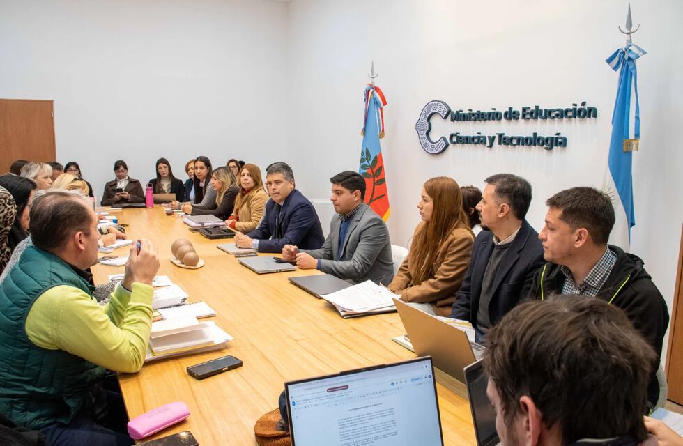 Educación y gremios docentes retomaron la paritaria pedagógica