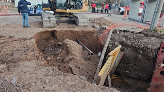 Un hombre sufrió hipotermia tras caer en un pozo con agua. (Foto: Policía de Córdoba)