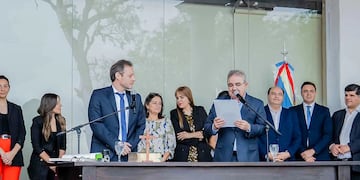 Raúl Jalil puso en funciones a Alberto Natella y Lucas Poliche, en una jornada con amplio acompañamiento institucional.