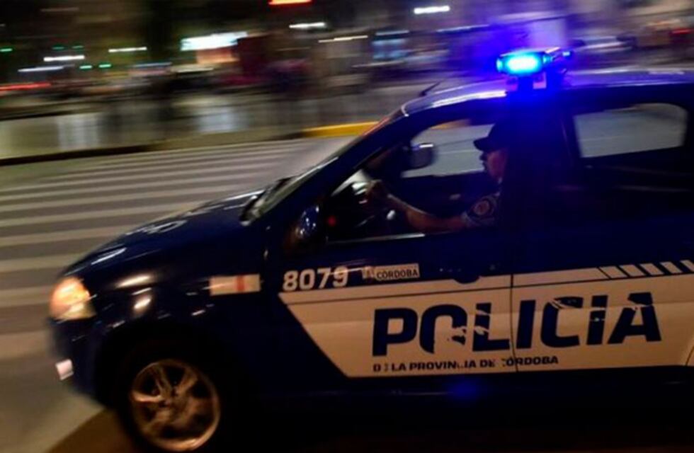 Investigan por qué un hombre se alteró, agredió a tres personas y murió en Córdoba