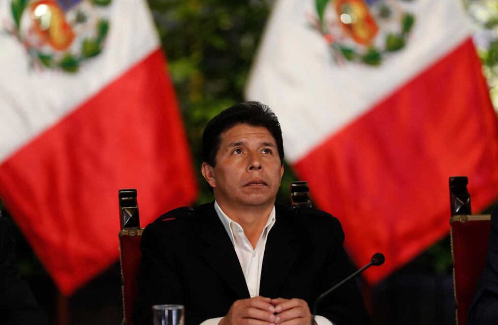 Perú: Castillo quiso disolver el Parlamento pero lo destituyeron y está detenido
