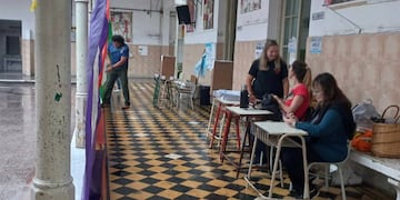 Las escuelas abrieron a primera hora a pesar del aguacero.
