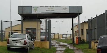 Un preso con salidas transitorias regresó a la cárcel importante cantidad de droga y celulares
